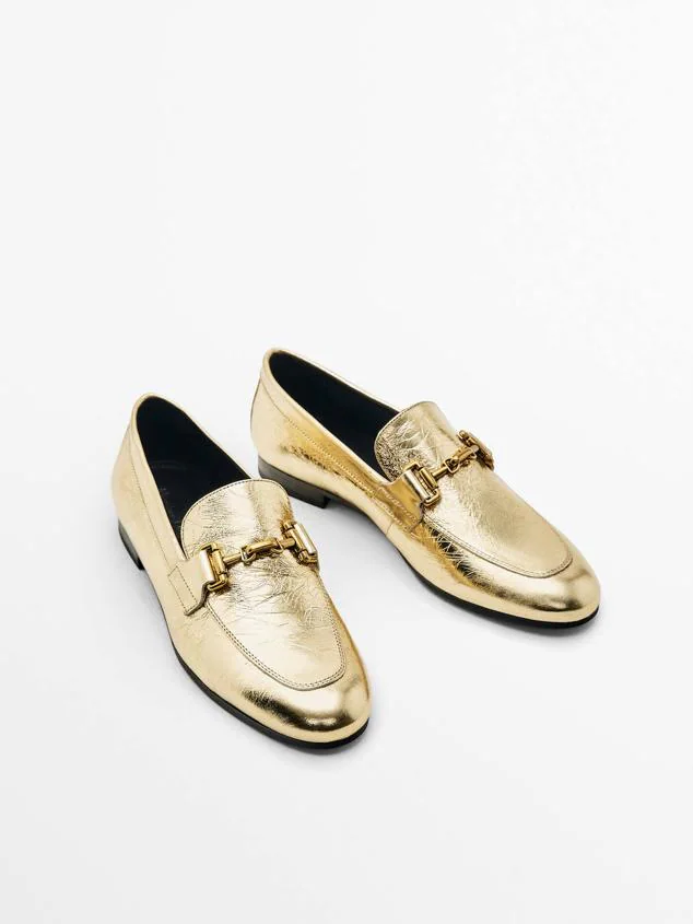 despreciar ajuste Ilustrar Los zapatos dorados elegantes que arrasan en el street style y harán que  tus looks parezcan de lujo | Mujer Hoy