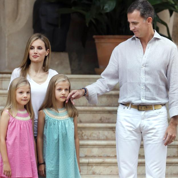 Así es el rey Felipe como padre: su tierna relación con Sofía y Leonor y por qué es la persona que lleva de la mano a la futura reina