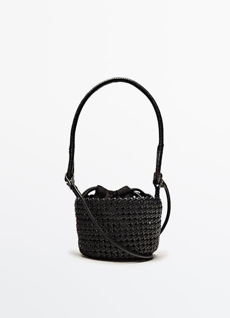 Bolso trenzado de Massimo Dutti (99,95 euros)