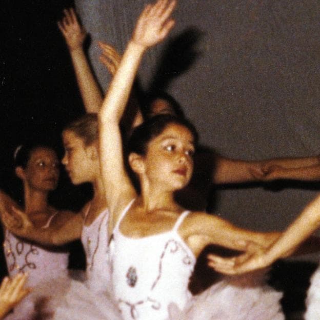 Cómo fue la infancia de la reina Letizia: amor por el periodismo, pasión por la danza y un vínculo muy especial con su abuela Menchu