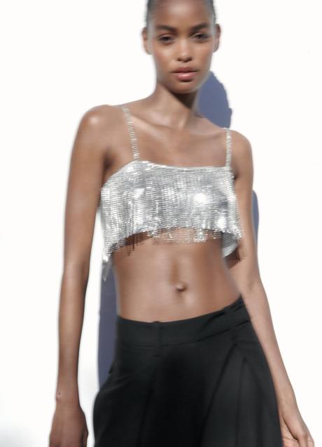 Top bandeau brillante con flecos de strass