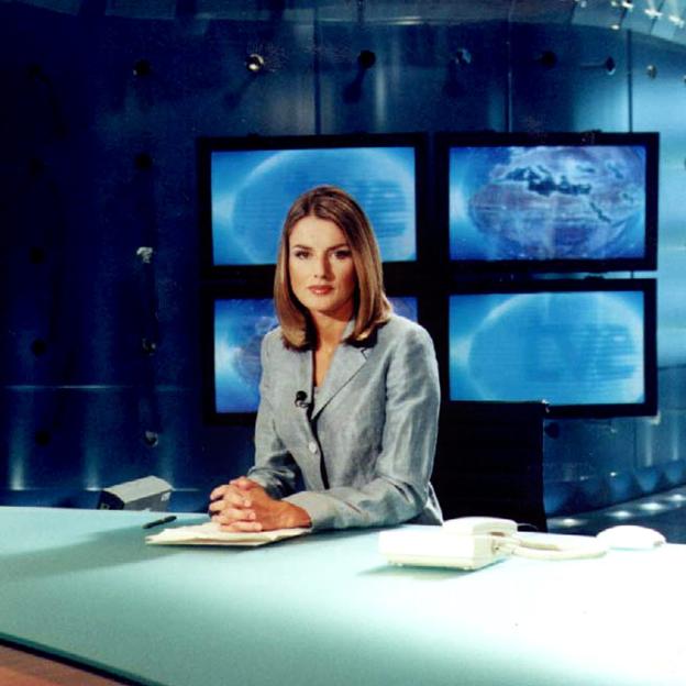 La reina Letizia en Televisión Española, año 2000. Álbum biográfico, Casa Real.