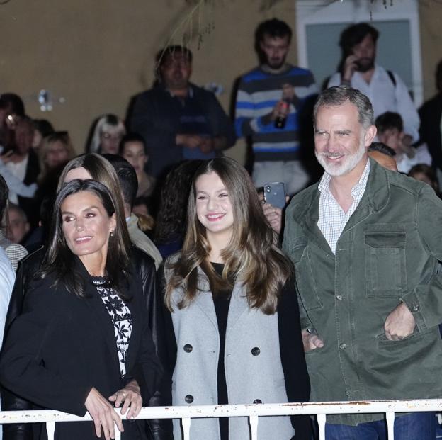 Letizia, Leonor y Felipe en su visita a Chinchón.