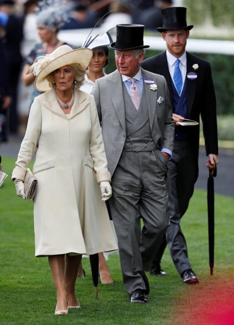 Camilla Parker Bowles, Meghan Markle, Carlos III y el príncipe Harry.