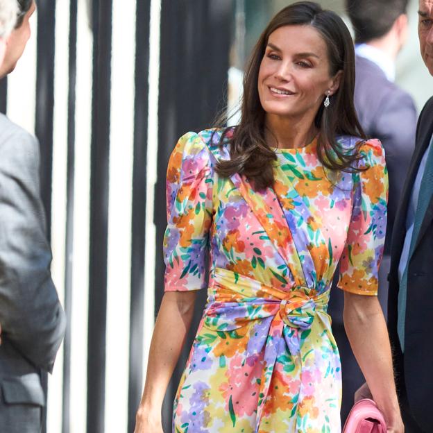 Primark tiene la copia low cost del vestido de flores más bonito de la reina Letizia (y cuesta 16 euros)