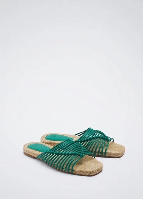 Sandalias planas de Parfois (25,99 euros)