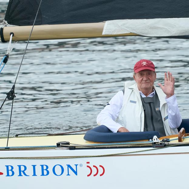 Rey Juan Carlos a bordo del Bribón en Sanxenxo