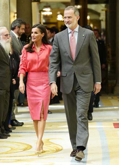 La reina Letizia y el rey Felipe en los Premios Nacionales del Deporte 2021. / MUJERHOY