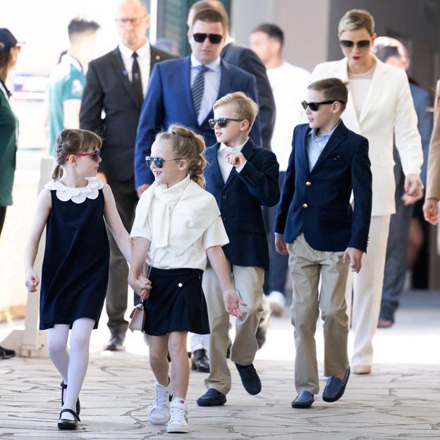 Reigen y Ava Grace con la princesa Charlène y Jacques y Gabriella de Mónaco