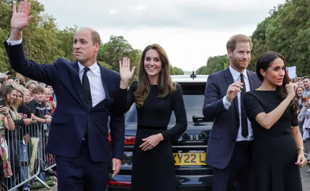 Kate Middleton y Meghan Markle, junto sus maridos, en la despedida de Isabel II.