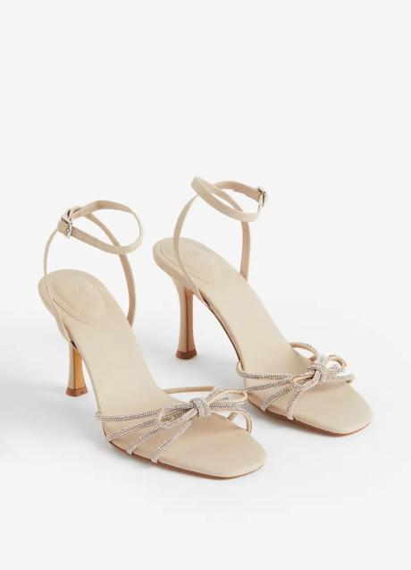 Sandalias con lazo de H&M (44,99 euros)