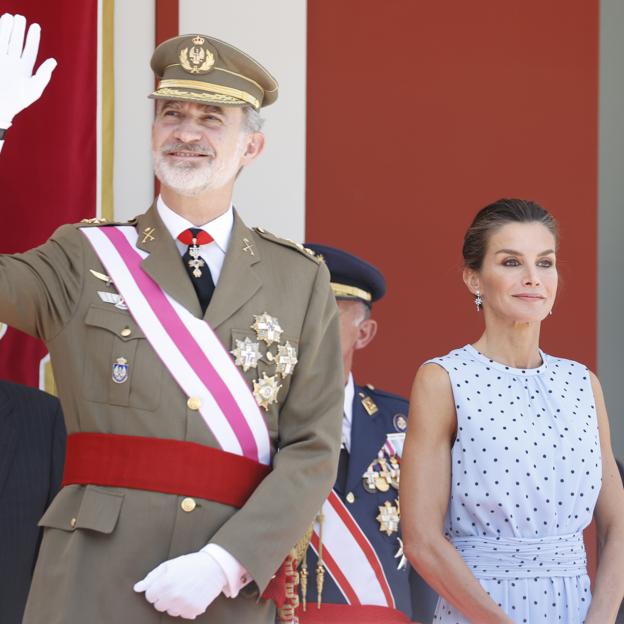 Los reyes, durante el desfile de las Fuerzas Armadas de 2022. 