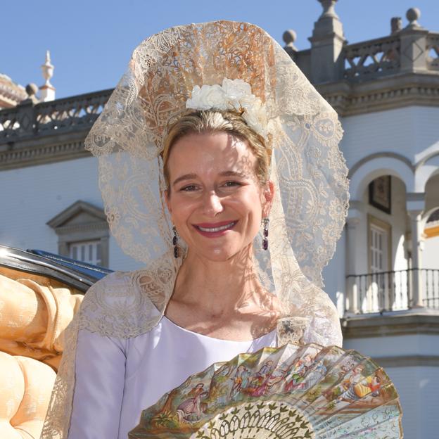 El look espectacular de María de León Castillejo, hija de los marqueses de Cañada, como madrina de la Exhibición de Enganches en la Feria de Abril