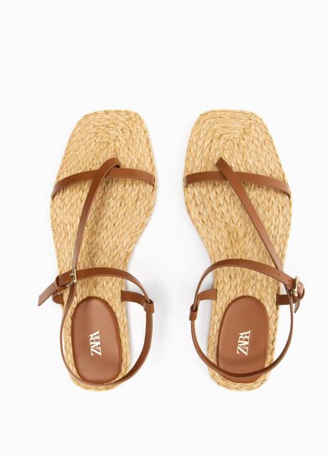 Sandalias planas de Zara (35,99 euros)