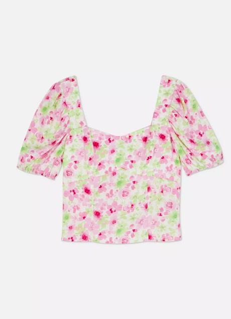 Blusa con estampado de flores de Primark (14 euros)