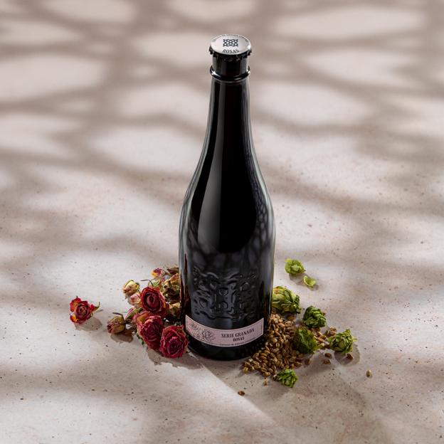 La edición limitada «Rosas» de Cervezas Alhambra para el Día de la Madre.