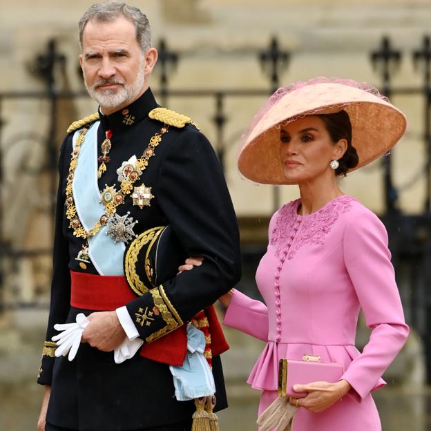 ELEGANTÍSIMA EN LONDRES: El look de la Reina Letizia en la Coronación de  Carlos III | Mujer Hoy