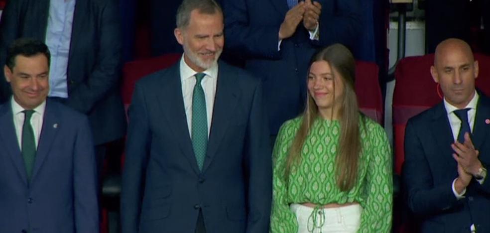 Influencer En Sevilla El Look Futbolero De Zara De La Infanta Sof A