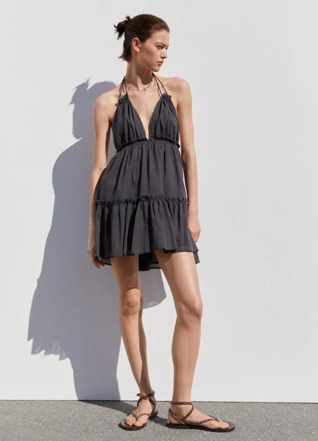 Vestido negro de Mango (39,99 euros)