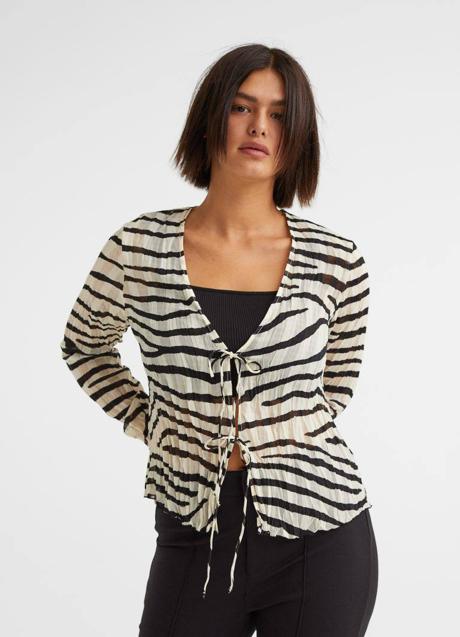 Blusa animal print con cierre de lazada