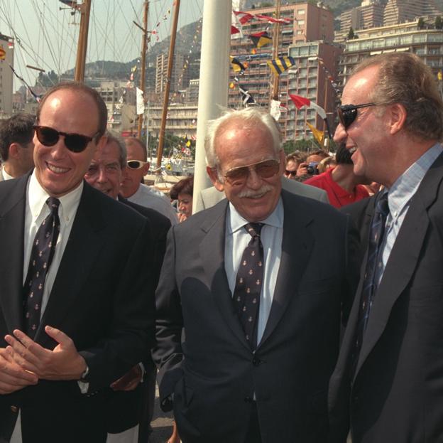 Alberto de Mónaco junto al príncipe Rainiero y el rey Juan Carlos de España.