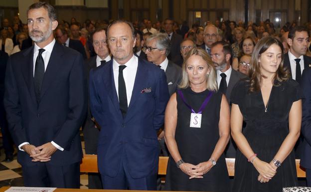 El rey Felipe VI coincide con Victoria de Hohenlohe en un funeral.