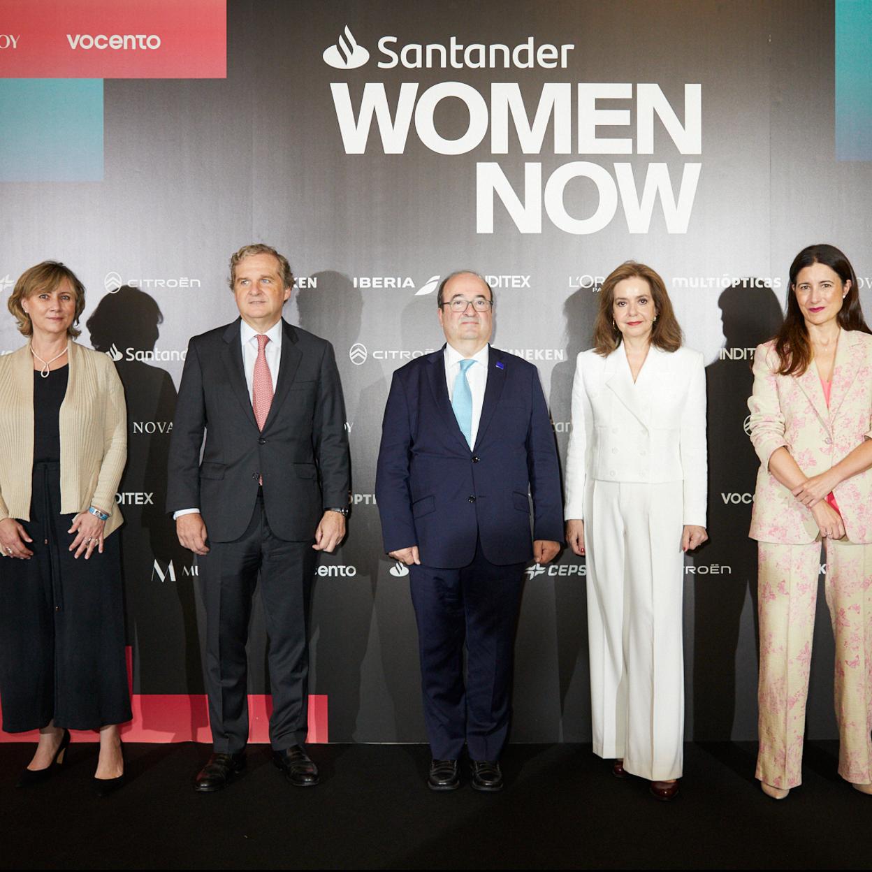 Belén Cano, Global Head of Talent Management & International Mobility Banco Santander; Ignacio Ybarra, presidente de Vocento; Miquel Iceta, ministro de Cultura y Deporte; Lourdes Garzón, directora de Santander WomenNOW; y Samary Fernández Feito, directora general del Área de Lujo, Estilo de vida y Revistas de Vocento. ·/alex rivera y jorge panizo.