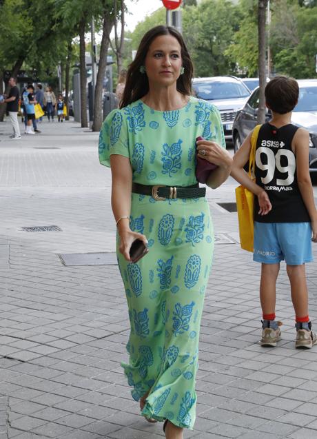 Una invitada a la boda con vestido verde. Foto: Gtres.