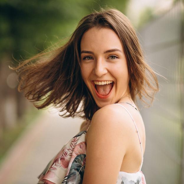 Mujer sonriendo. 