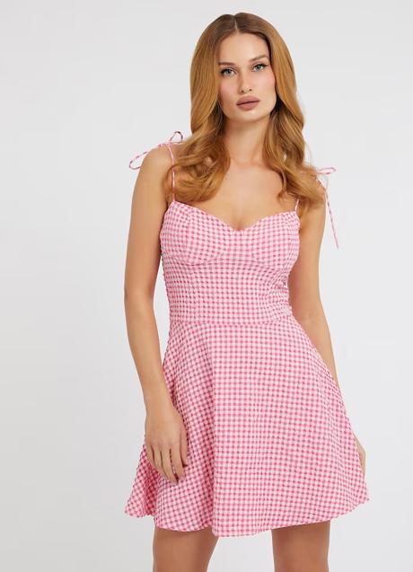 Vestido rosa con estampado vichy de Guess, 80 euros.