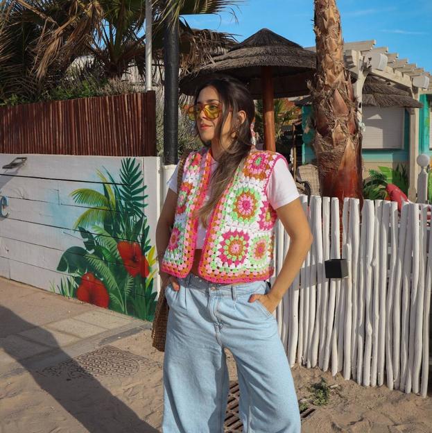 Los chalecos de crochet boho chic que todas llevan para mejorar el look este verano