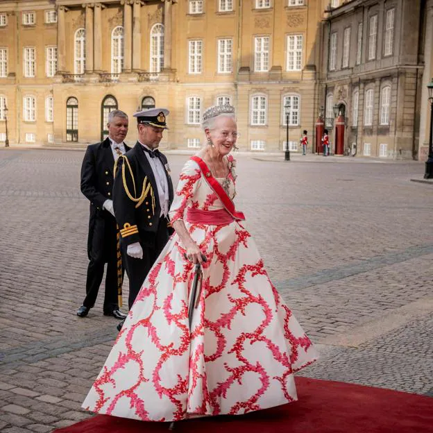 Las veteranas Margarita de Dinamarca y Sonia de Noruega destrozan a Kate, Máxima y Letizia con los dos vestidos con tiara más espectaculares de 2023 