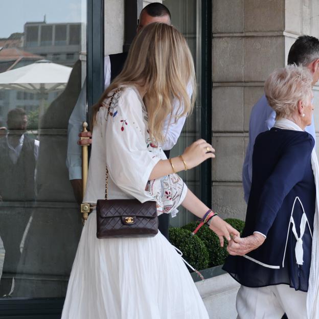 Tenemos la falda favorita de Zara de Irene Urdangarin, y está de rebajas. 