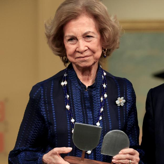 La reina Sofía recogiendo el premio.