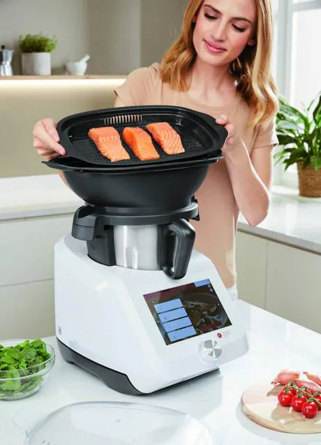The Lidl kitchen robot is much cheaper than the Thermomix.