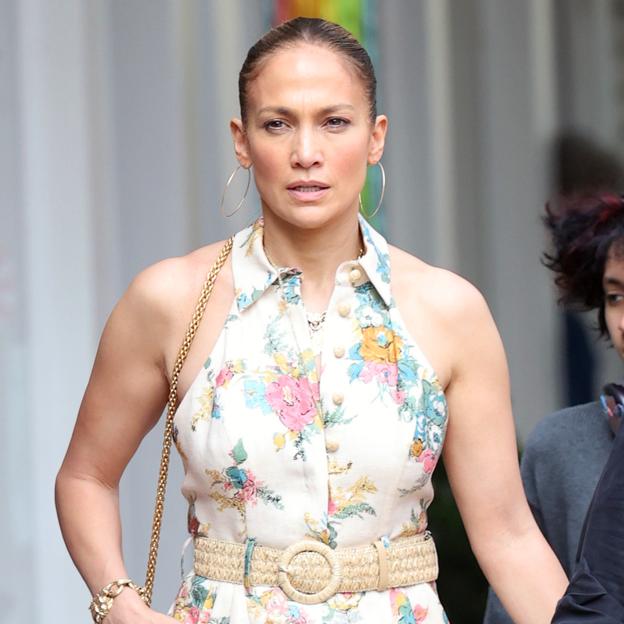 Jennifer Lopez tiene las sandalias cómodas que te hacen parecer más alta