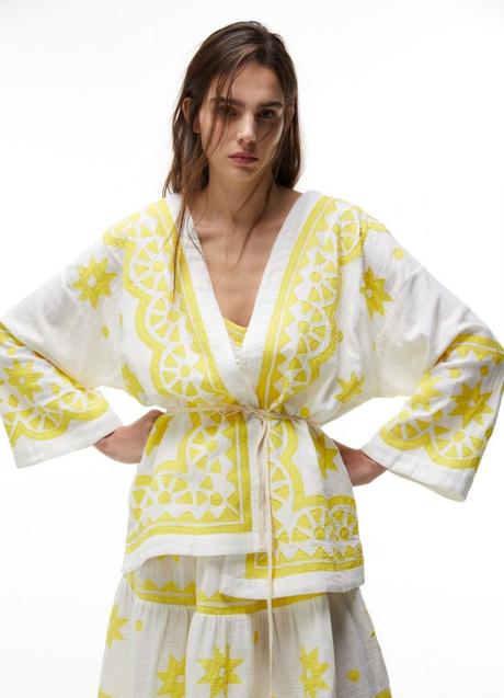 Chaqueta kimono de Sfera (19,99 euros)