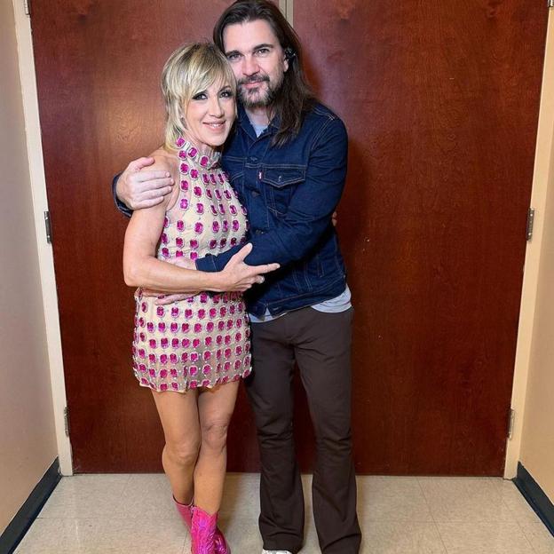 Ana Torroja junto al cantante Juanes.