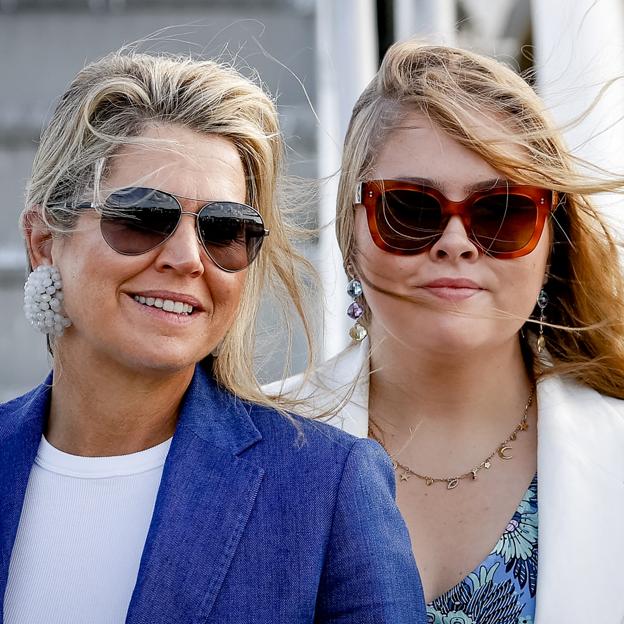 La reina Máxima de Holanda junto a su hija mayor, Amalia. 