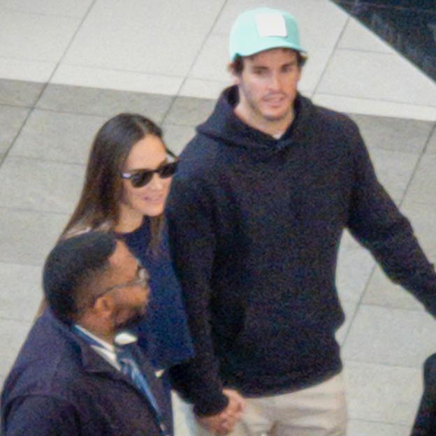 Tamara Falcó en Íñigo Onieva en el aeropuerto de Madrid.