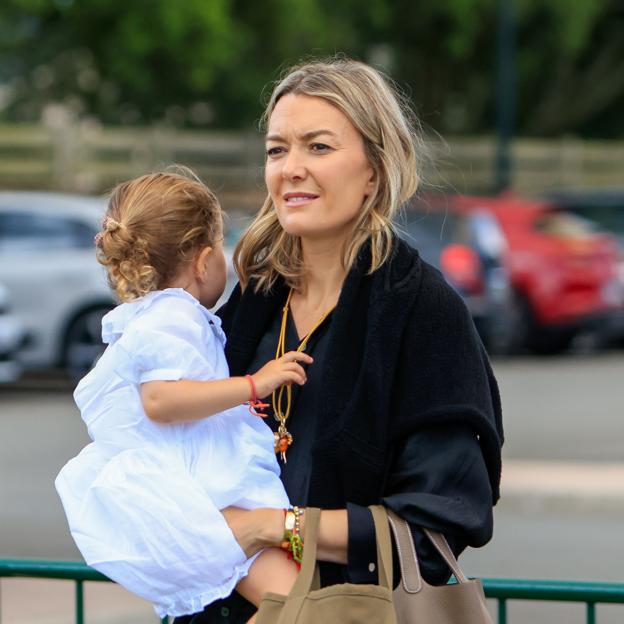 El primer look premamá de Marta Ortega: así son los pantalones holgados de Zara más favorecedores y cómodos que podrá usar todo el embarazo