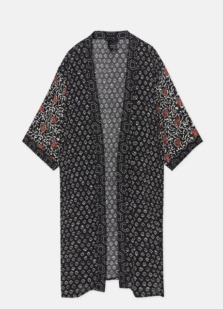 Chaqueta kimono de Pull & Bear (35,99 euros)