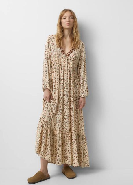 Vestido estampado de Pull & Bear (35,99 euros)