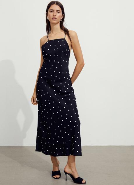 Vestido con estampado de lunares de H&M (69,99 euros)