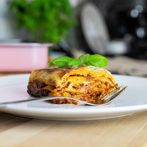 La lasaña de carne, uno de los platos más emblemáticos de la cocina italiana.