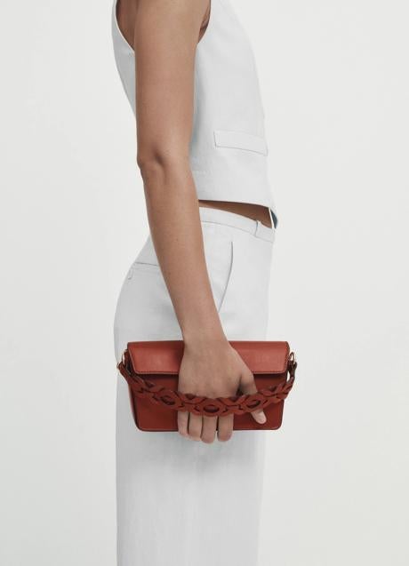 Bolso de piel de Massimo Dutti (129 euros)