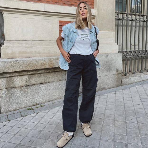 El zapato cómodo favorito de las influencers son estos zuecos low cost tendencia en verano