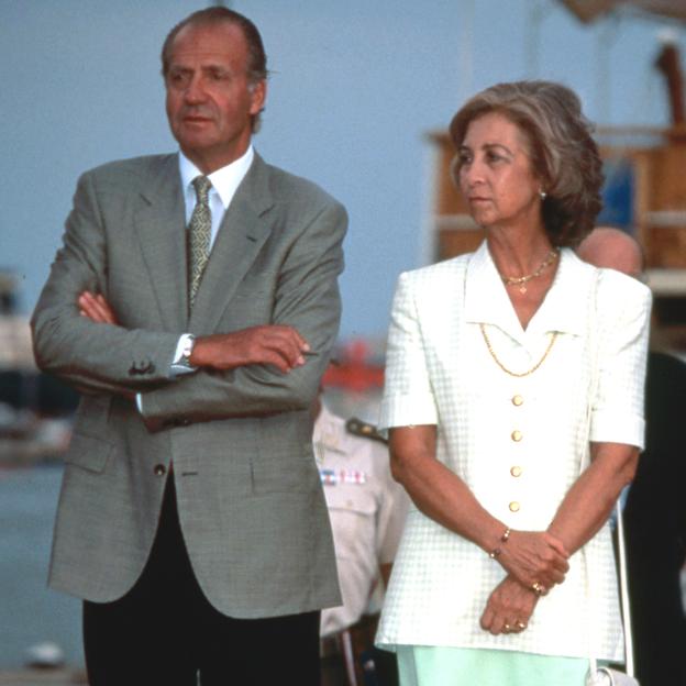 La tensión entre el rey Juan Carlos y la reina Sofía durante sus veranos en Marivent de los años 90 era palpable y fotografiable.