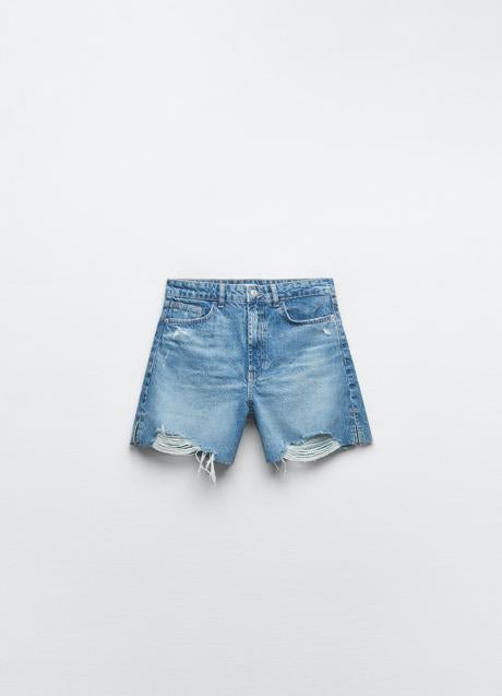 Shorts rotos en denim de Zara. Foto: Zara.