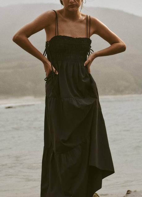 Vestido negro con elástico